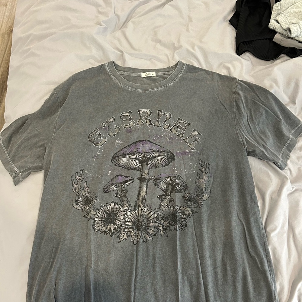 Gray Oversized Graphic T-Shirt with Mushroom Design